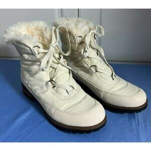 Women's Rock & Candy Danlea-N Faux Fur Lined Ivory Winter Boots Size 7.5